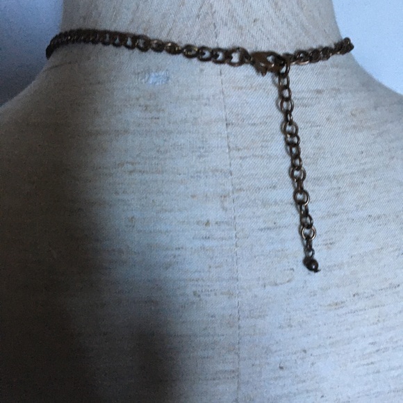 Statement necklace with red tassels - Picture 2 of 2